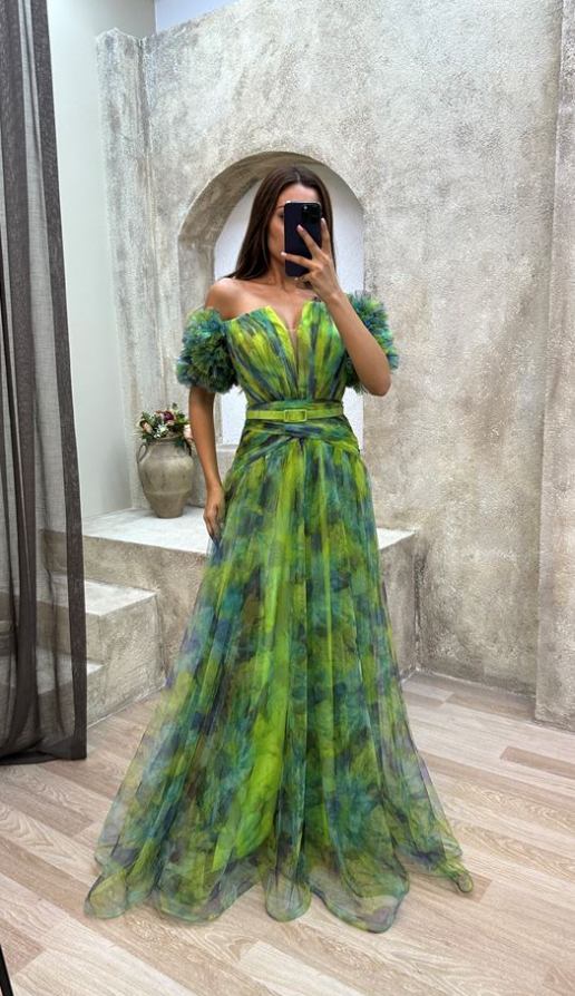 Adele - Vestido de noche de tul con escote en V y detalles transparentes