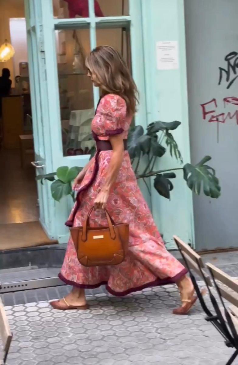 Alona - Vestido largo con mangas globo y corte asimétrico