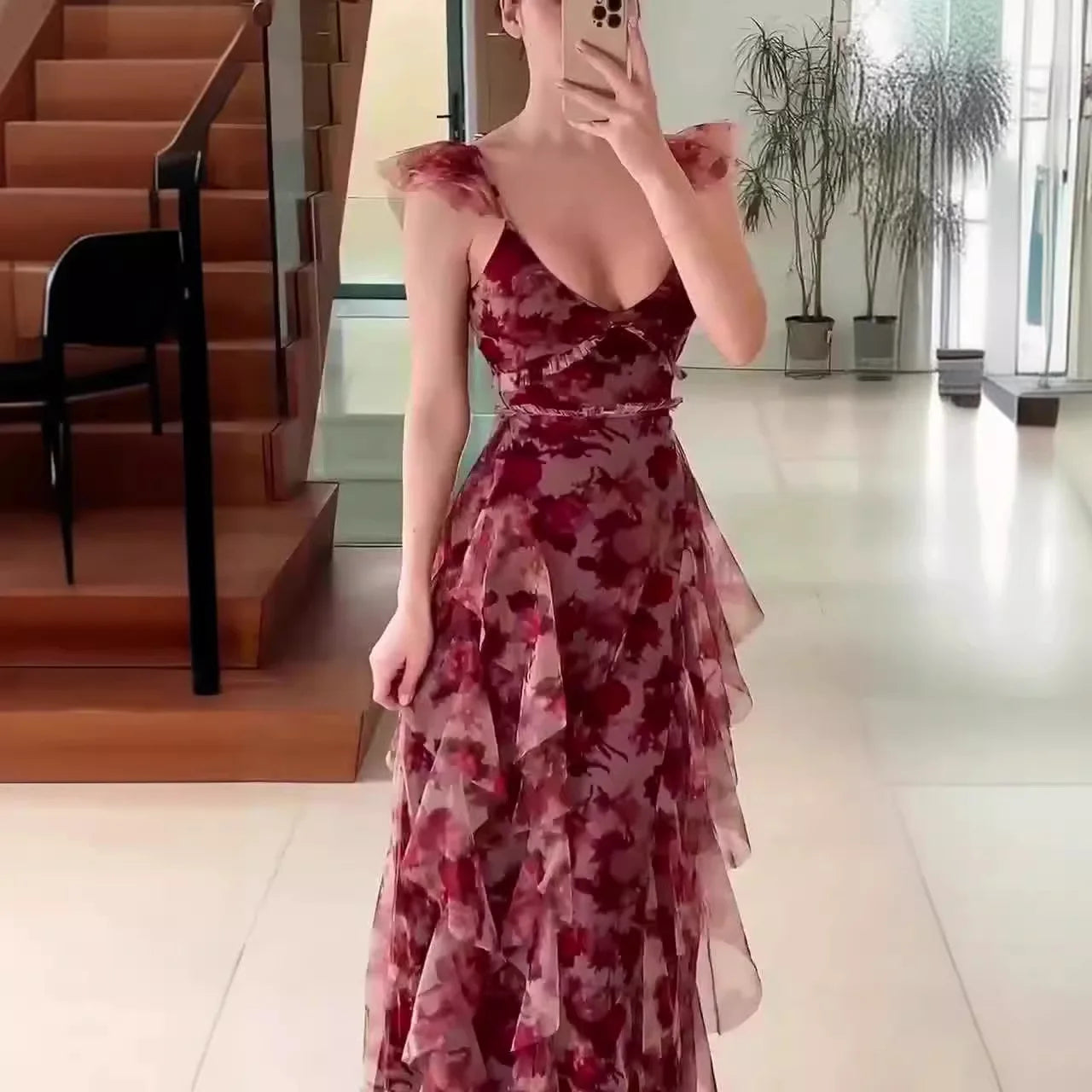 Flora - Vestido con Volantes y Detalles Florales