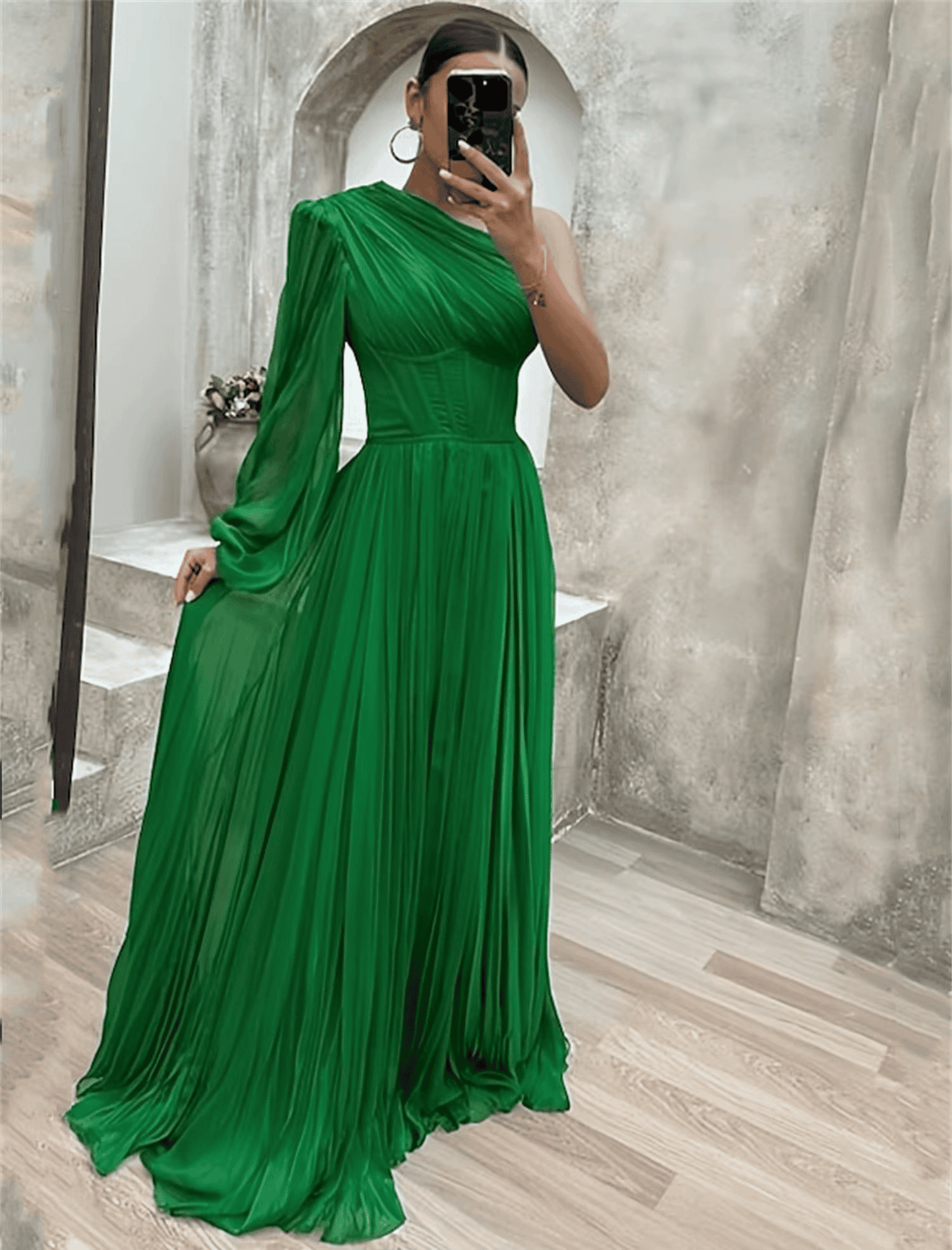 Livana – Vestido plisado asimétrico con manga única