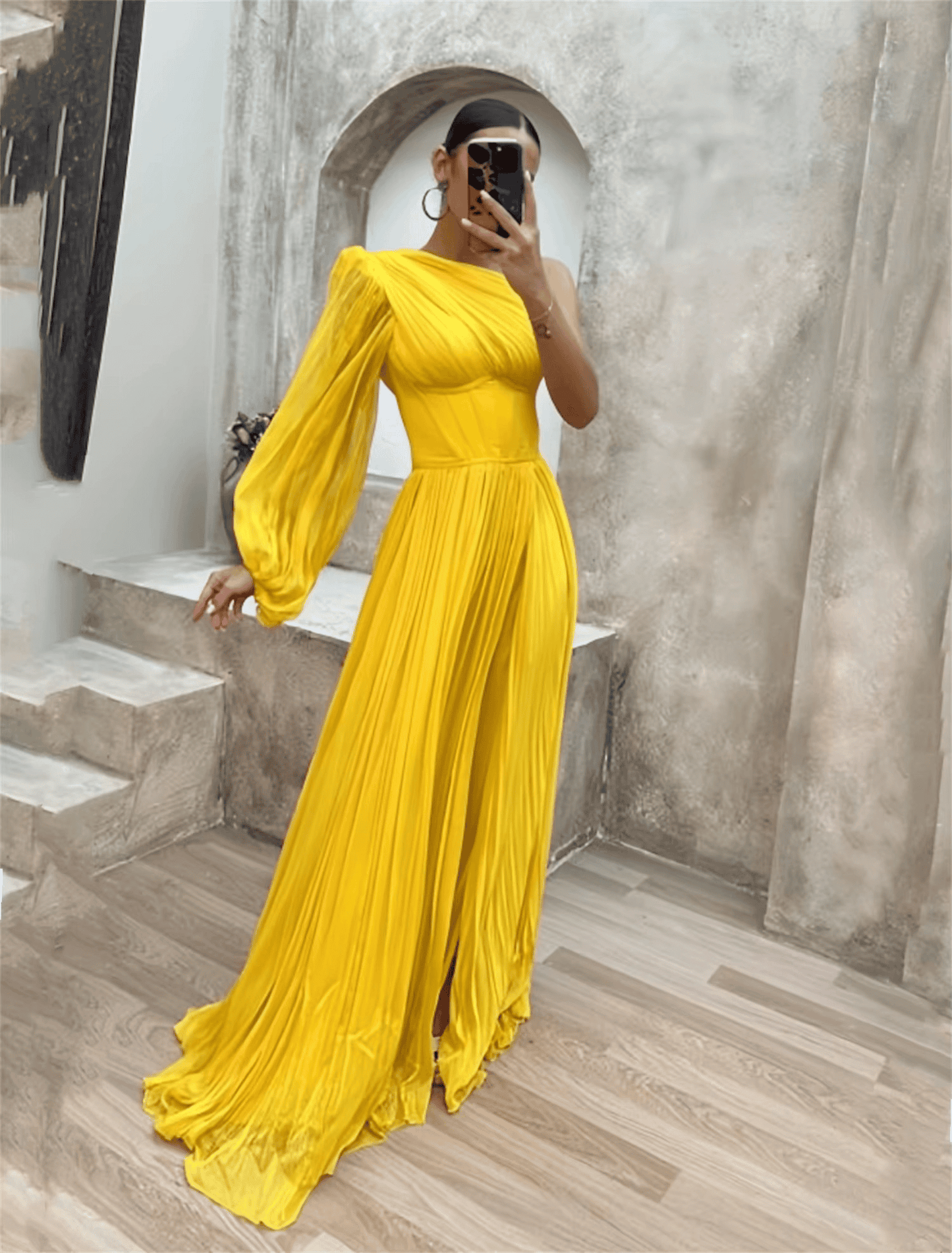 Livana – Vestido plisado asimétrico con manga única